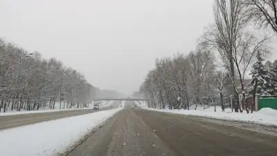Трасса Уральск-Атырау закрыта из-за непогоды, фото - Новости Zakon.kz от 22.02.2022 23:19