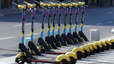 обучение езды на электросамокатах в Алматы, фото - Новости Zakon.kz от 18.08.2022 18:05