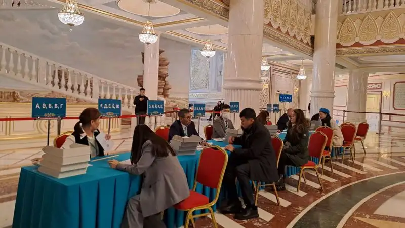 Явка на выборах в Казахстане превысила 53%