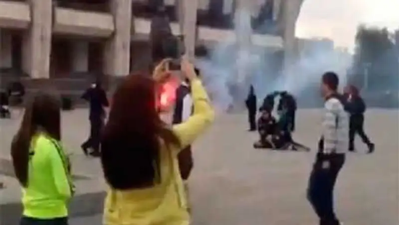 Футбольные фанаты в Алматы едва не устроили массовую драку