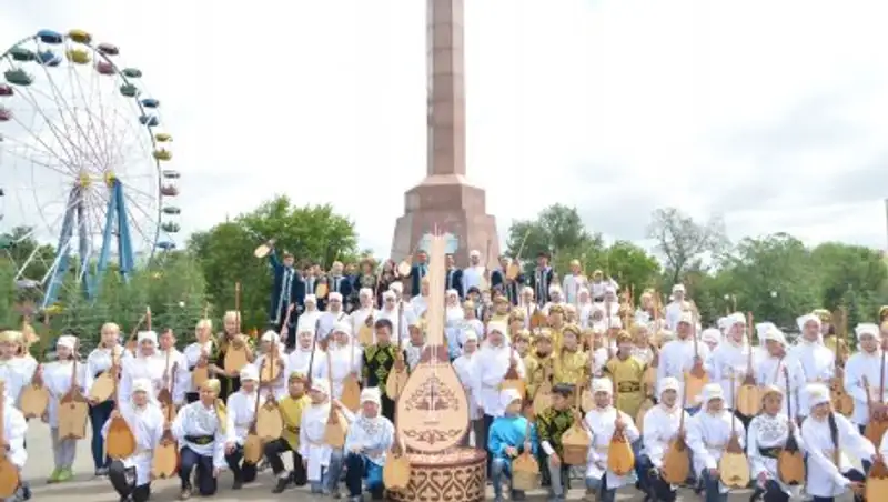 В Акмолинской области проводятся масштабные мероприятия, посвященные Ұлттық домбыра күні