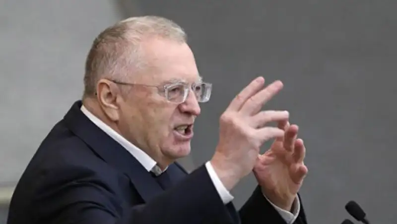 Депутат предложил ввести запрет на обучение детей чиновников за рубежом