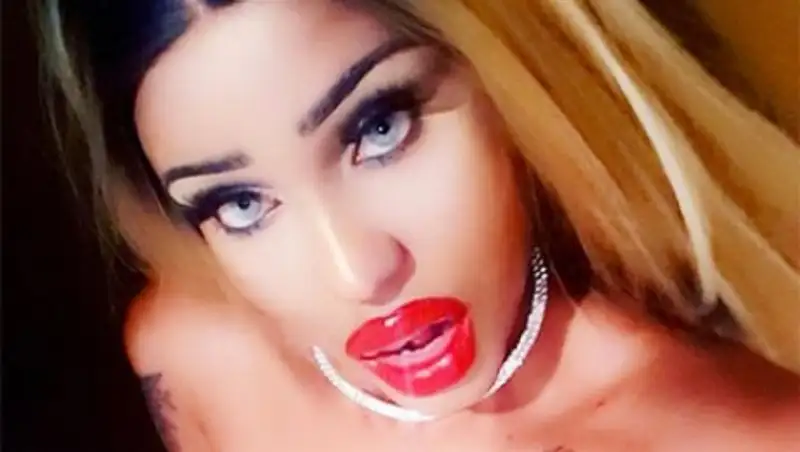 Девушка превратила себя в секс-куклу после расставания с женихом
