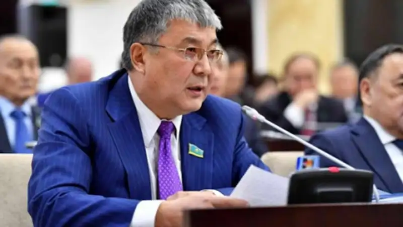 Депутат: Социальная напряженность в крупных городах показывает, что программы не работают