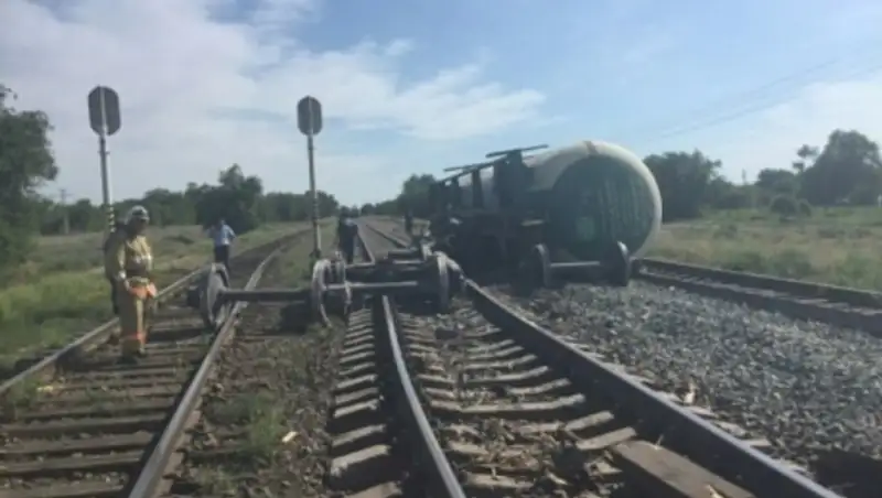 В Алматинской области создана комиссия для выяснения обстоятельств схода вагонов с газом 