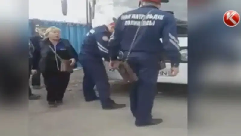 Против буйных кондукторов междугородних автобусов начали досудебное расследование