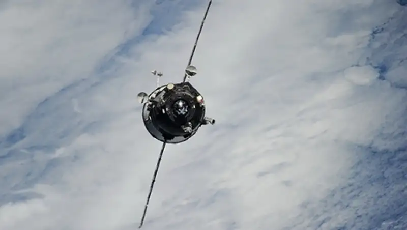 "Прогресс" помешал коррекции орбиты МКС