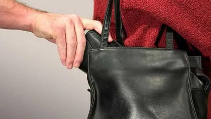 В Алматы задержали двух мужчин, промышлявших кражами в салонах красоты и магазинах