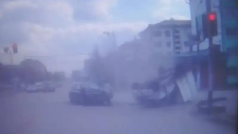 В центре Петропавловска перевернулся автомобиль