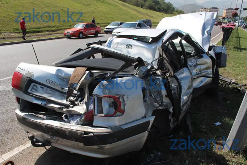 Крупное ДТП произошло сегодня утром в Алматы на Восточной объездной (фото) Крупное ДТП произошло сегодня утром в Алматы на Восточной объездной (фото), фото - Новости Zakon.kz от 22.08.2013 19:51