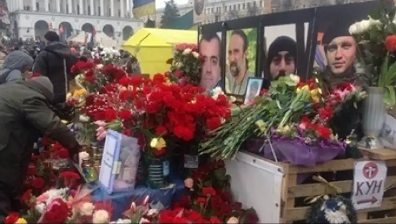 Порошенко решил присвоить звания героев Небесной сотне