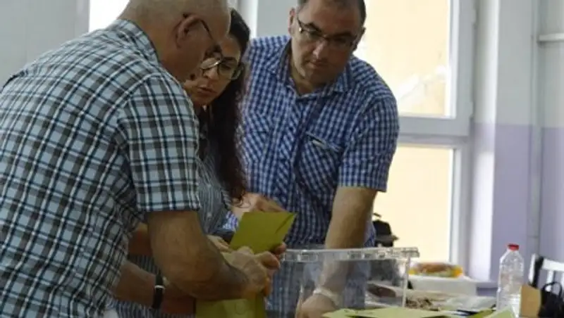 Эрдоган лидирует на выборах после обработки 90% бюллетеней