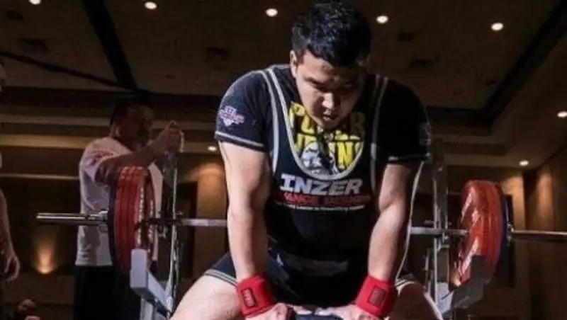 Спортсмен из Атырау стал чемпионом мира по пауэрлифтингу