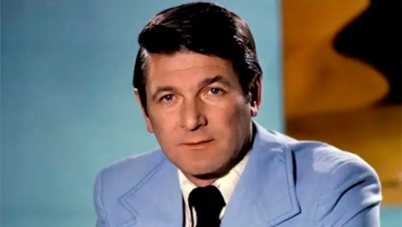 Мошенники обокрали жену известного актера