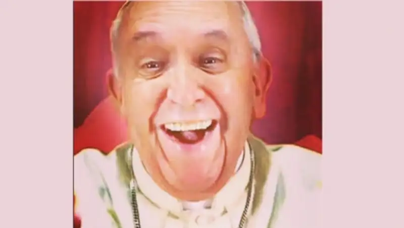 Папа Римский Франциск улыбнулся в Instagram