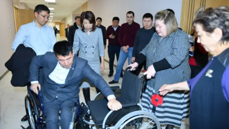 Лица с ограниченными возможностями проверили качество кресло-колясок в Туркестане