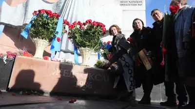 В Алматы почтили память жертв декабрьских событий 1986 года, фото - Новости Zakon.kz от 17.12.2022 14:16