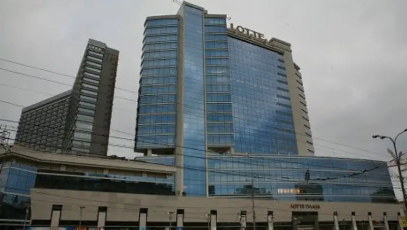 На фоне скандала вокруг президента в Южной Корее обыскали офисы Lotte и SK Group