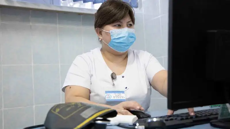 В Казахстане продолжается спад заболеваемости коронавирусом за сутки