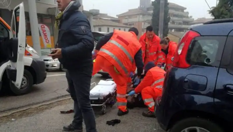 В Италии неизвестные открыли огонь по людям на улице