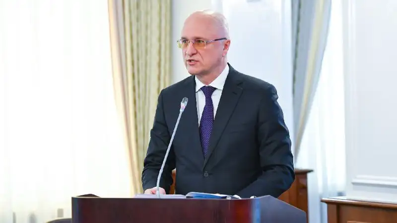 Рост цен на автомобили в Казахстане объяснил Роман Скляр