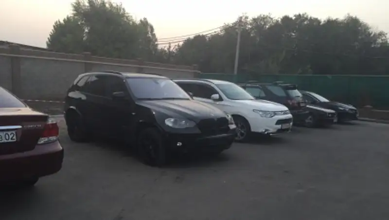 Водителей свадебного кортежа наказали в Алматы