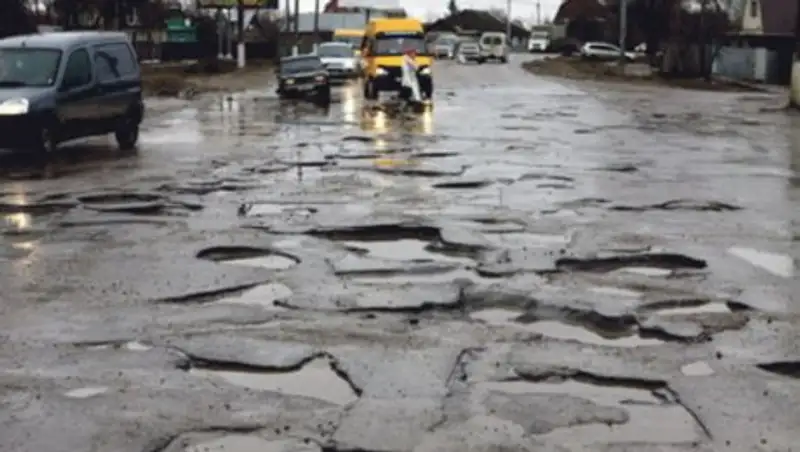 Почему в Казахстане нет нормальных дорог