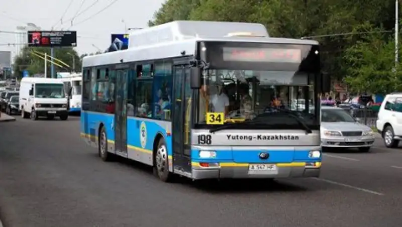 Выронивший пассажира водитель автобуса осужден в Алматы