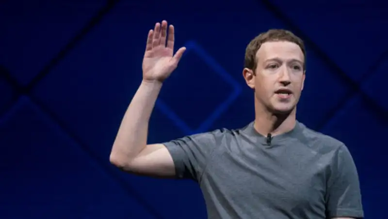 Цукерберг не согласился разделить Facebook, WhatsApp и Instagram