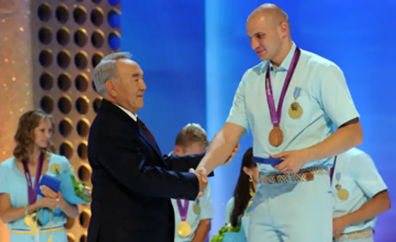 Назарбаев наградил олимпийских чемпионов самыми почетными орденами страны, фото - Новости Zakon.kz от 17.08.2012 22:42