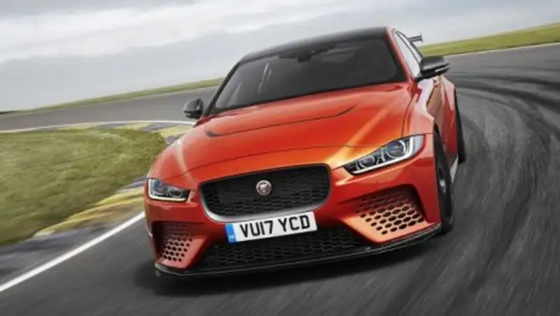 Представлен экстремальный седан Jaguar XE SV Project 8