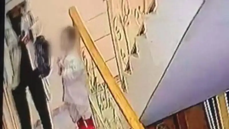 Женщина в Нур-Султане ограбила двухлетнюю девочку