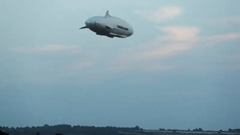 Самое большое воздушное судно в мире поднялось в небо в Великобритании