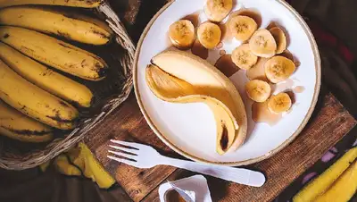 В Казнете разослали фейк об обнаружении паразитов в бананах, фото - Новости Zakon.kz от 26.10.2022 17:13