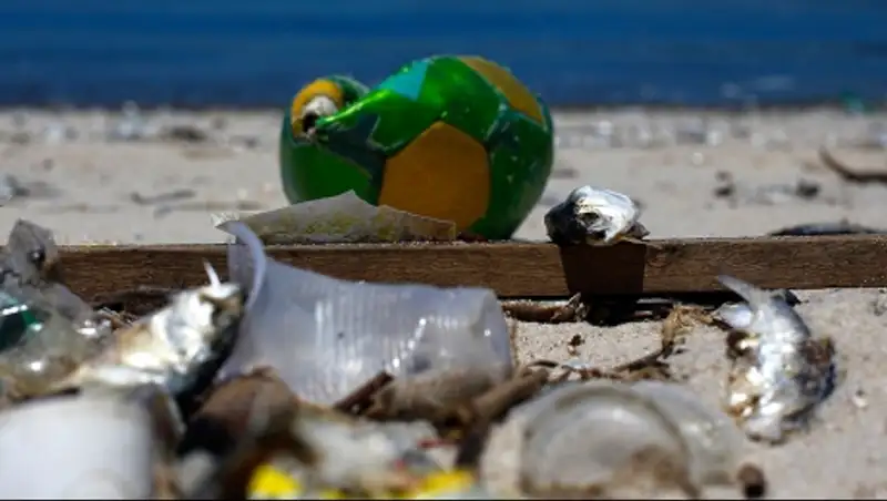 Столица Олимпиады-2016 утопает в мусоре