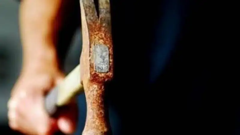 Мужчина избил молотком бывшую жену в Шымкенте