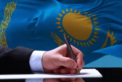 рука подпись Казахстан, фото - Новости Zakon.kz от 06.01.2022 01:26