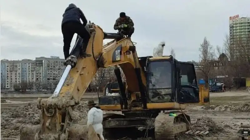 Стали известны сроки завершения очистки дна Сайрана в Алматы