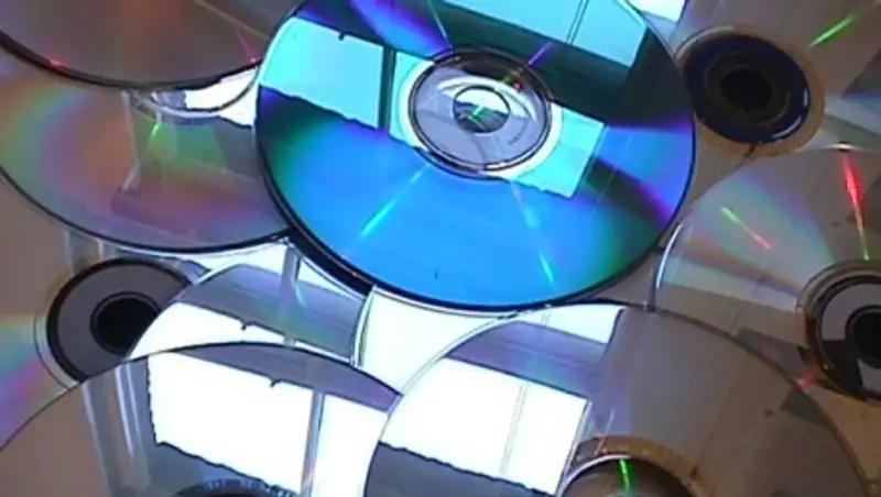 Крупную партию контрафактных дисков изъяла из незаконного оборота полиция Алматы