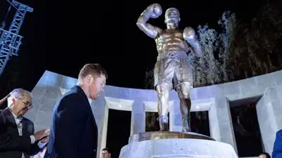 Бокс Памятник Альваресу, фото - Новости Zakon.kz от 21.12.2022 13:18