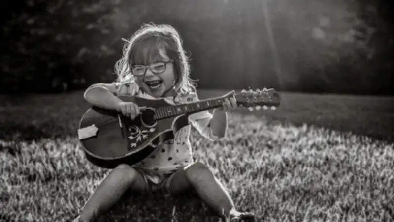 18 черно-белых фотографий с цветным настроением