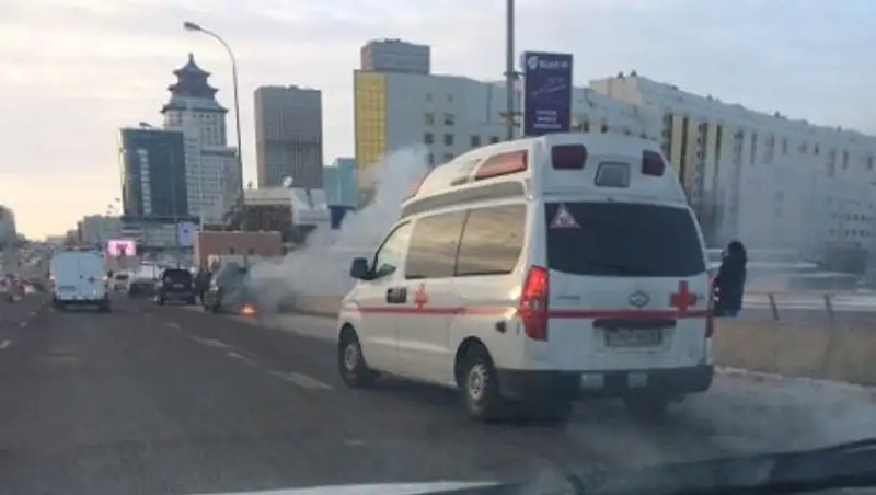 В Астане на левом берегу горел автомобиль