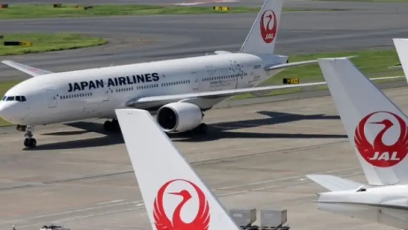 Японского пилота отстранили от работы из-за селфи со стюардессой