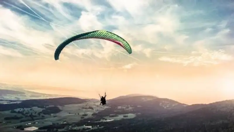 Параплан с людьми рухнул с высоты в Алматинской области