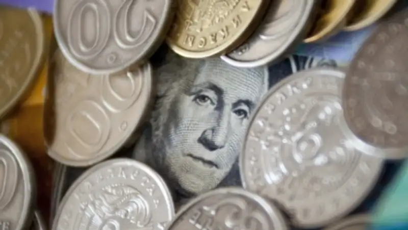 Нацвалюта на бирже укрепилась до 327 тенге