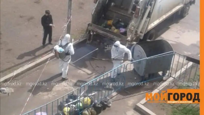 Жители оцепленного подъезда в Уральске пожаловались на условия