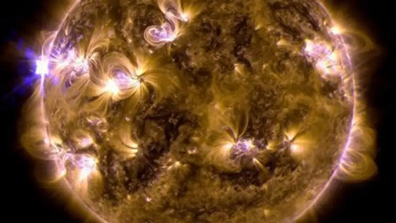 В пятницу, 13 октября на Землю обрушится мощная магнитная буря