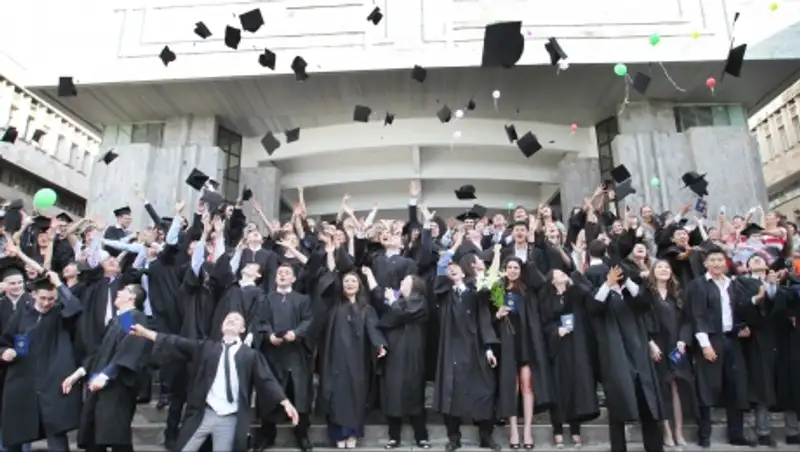 Caspian University выпустил более 400 специалистов