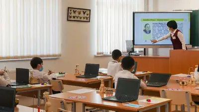 для педагогов средних школ введена пятидневка, фото - Новости Zakon.kz от 03.10.2022 09:37