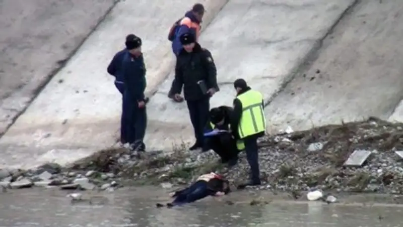 В Шымкенте рабочие нашли в реке тело молодой женщины